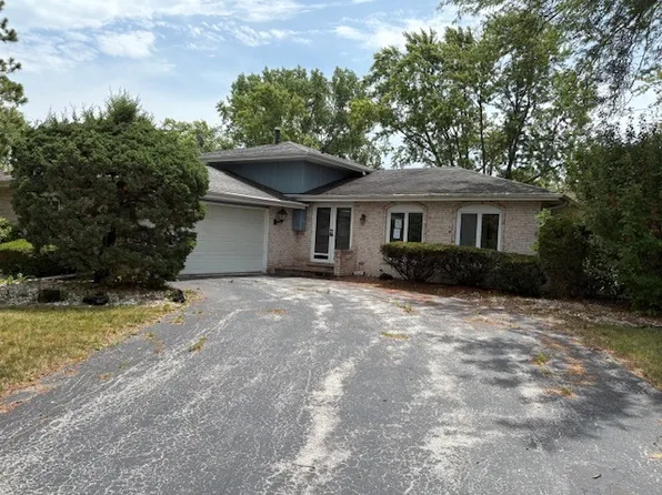 916 Patricia Ln, Crete, IL 60417