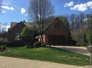 55 Chateaux Du Lac, Fenton, MI 48430