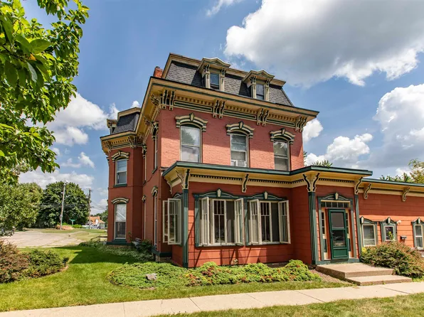 401 S Iowa St, Dodgeville, WI 53533