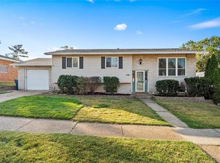 4444 Welford Dr, Saint Louis, MO 63128