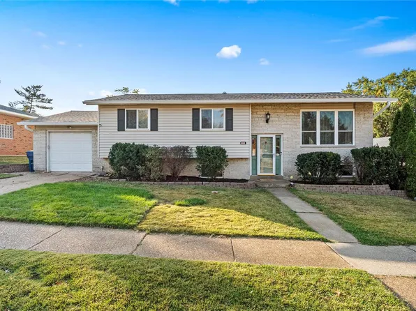 4444 Welford Dr, Saint Louis, MO 63128