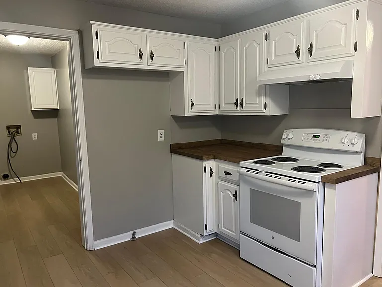 818 N Detroit Ave — Photo 6