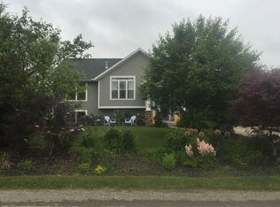 1482 Woodfield Dr, Zeeland, MI 49464