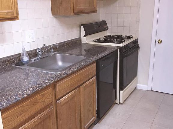 5th image of 5103 Crossfield Ct APT 6