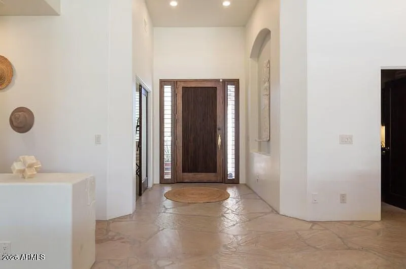3 bed, 2.5 bath, 2437 sqft, $10,400 — Photo 2