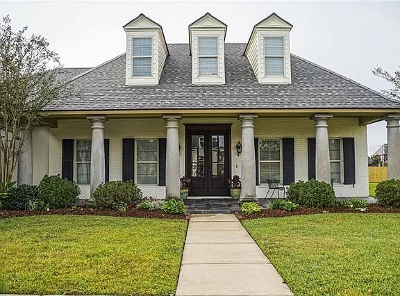 2nd image of 2345 Longue Vue Dr