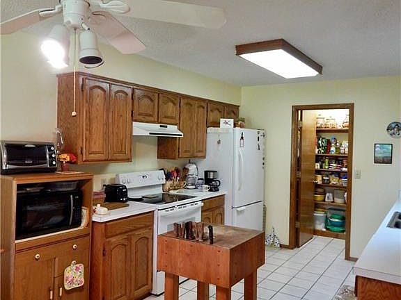 5th image of 108 Hawkins Ave