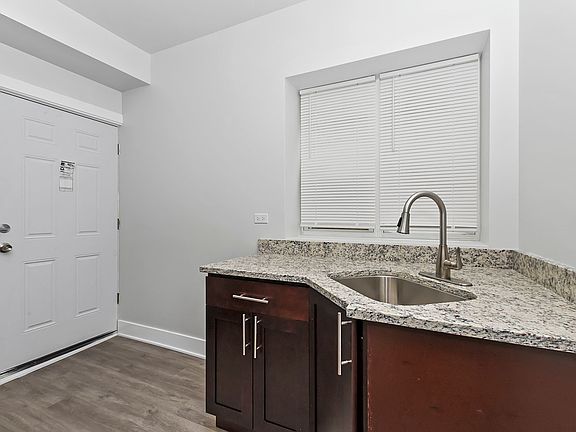 5th image of 6100-6108 S Eberhart Ave #6108-2W