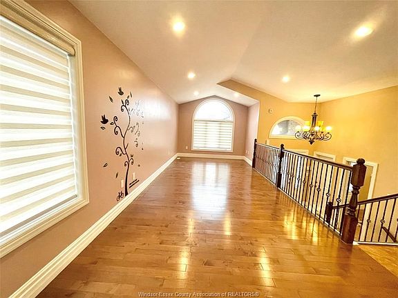3rd image of 4547 Helsinki Cres