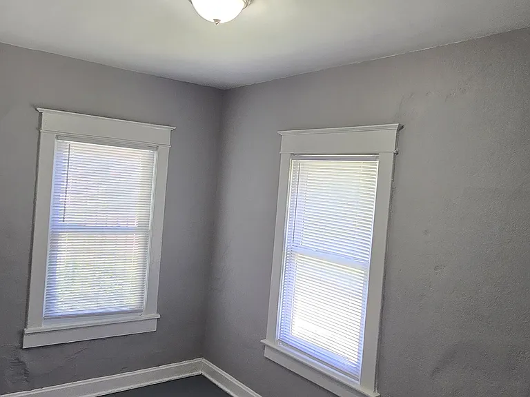 1541 Chelsea Ave — Photo 9