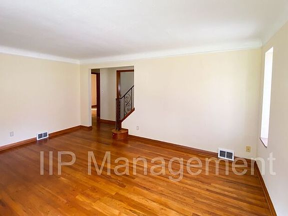 5th image of 246 E 272nd St