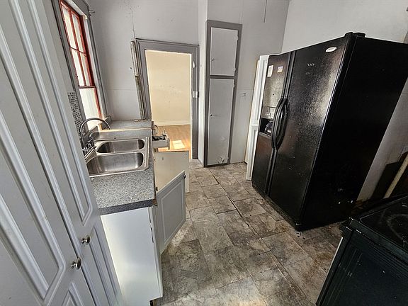 4th image of 24 Spring St