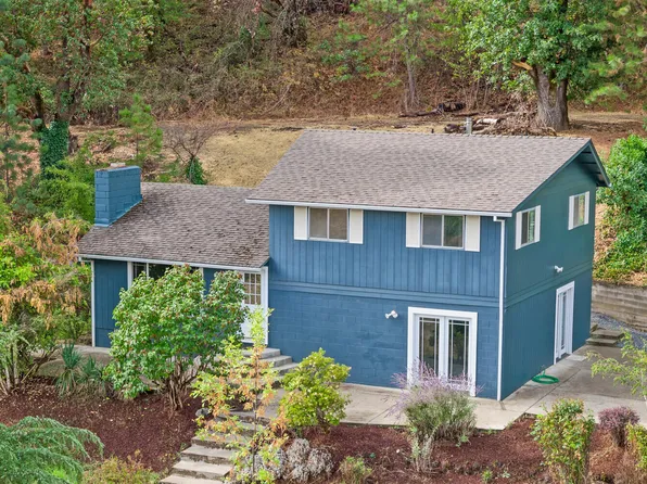 9201 Old Stage Rd, Central Point, OR 97502