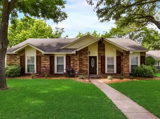 105 Rustic Ridge Dr, Garland, TX 75040