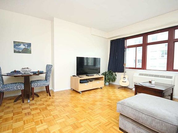 3rd image of 474 48th Ave APT 4V