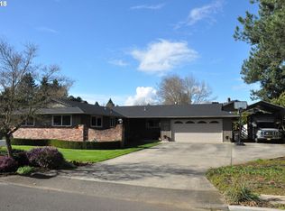 810 NE Fairway Ln, Canby, OR 97013