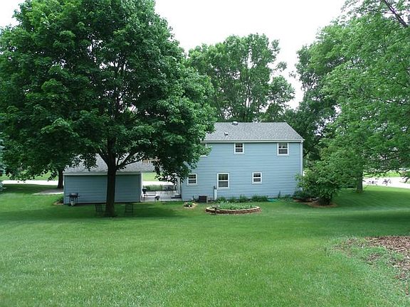 3rd image of N8W27398 Woodridge Ln