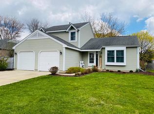 1115 Windridge Dr, Crystal Lake, IL 60014
