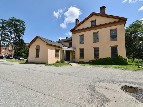 77 Maple St, Springfield, MA 01105