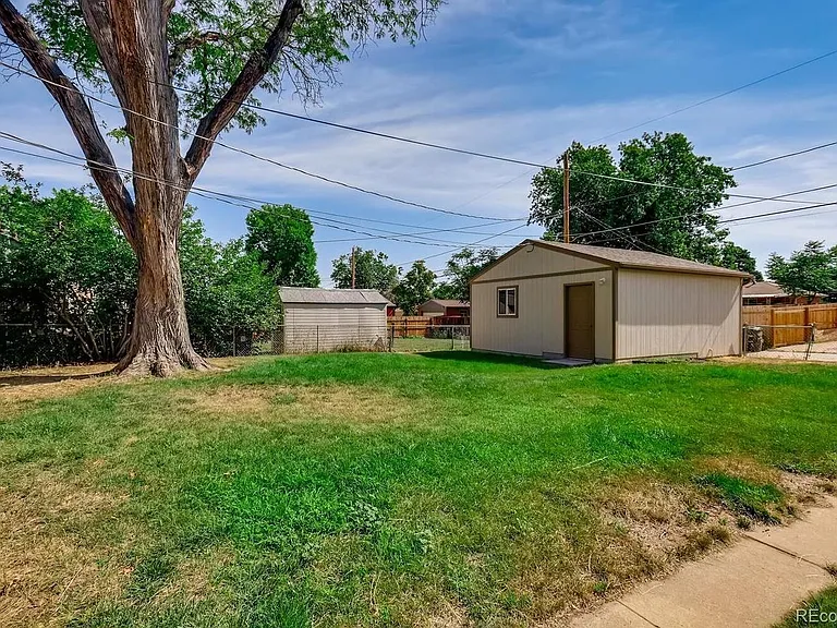 3310 Bellaire St — Photo 28