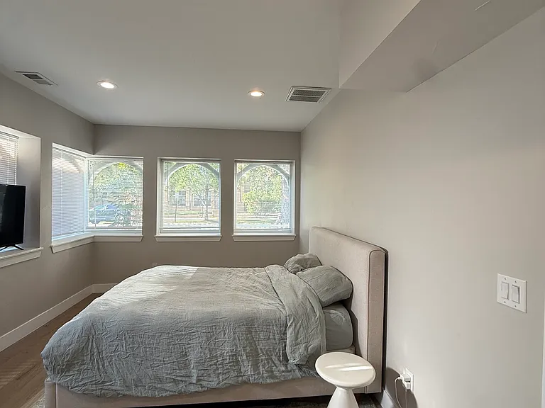 2817 W 33rd Ave — Photo 13