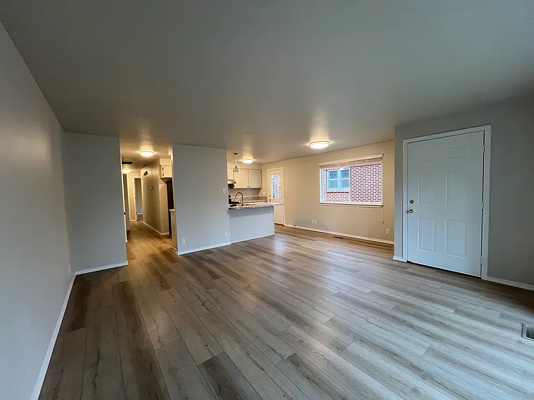 2515 W Woodlawn Ave #2515 — Photo 7