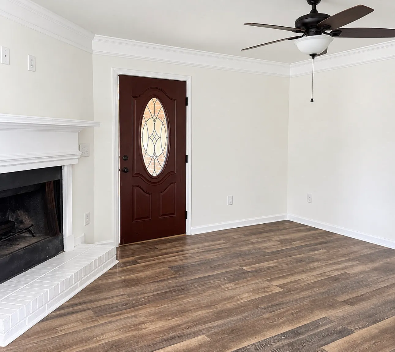 410 Seagraves Dr — Photo 3