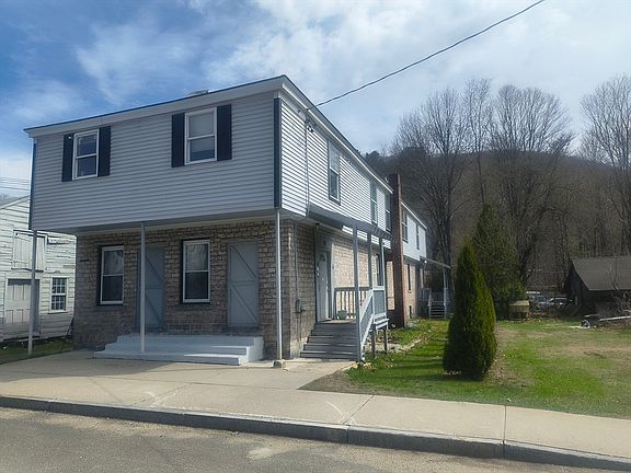 3rd image of 6 Maple St