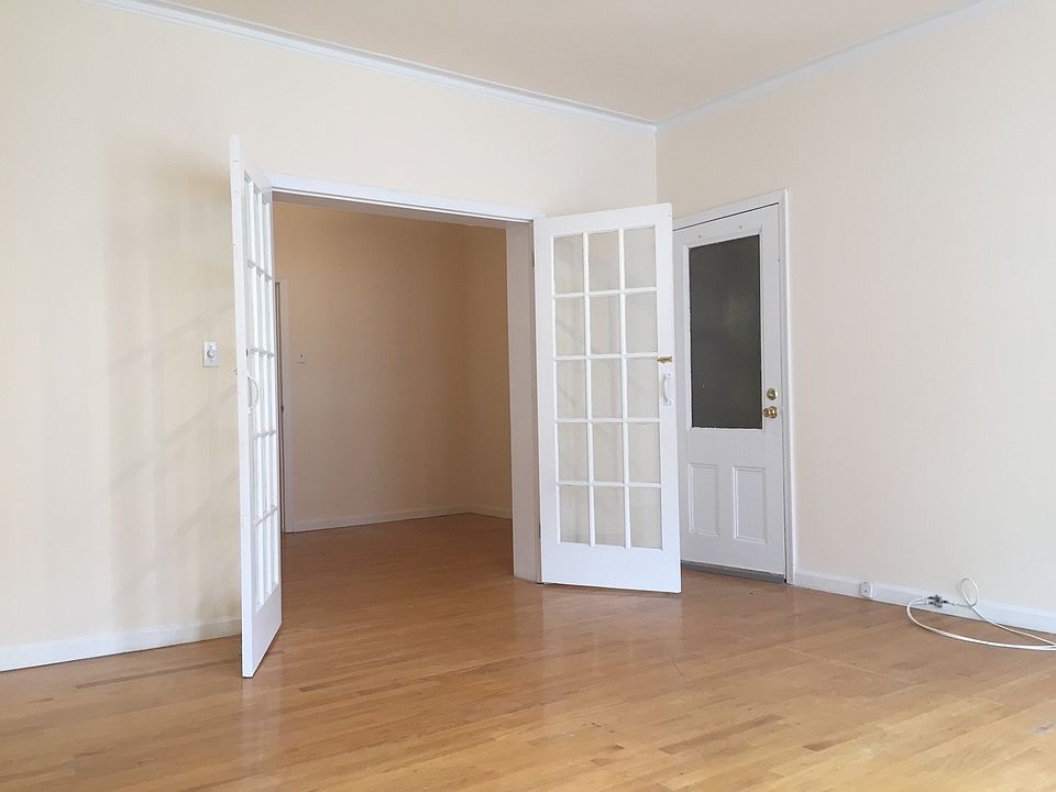 2nd image of 700 Manhattan Ave