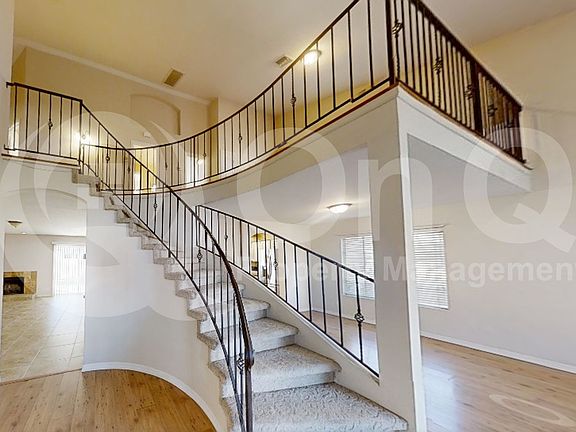 3rd image of 823 W Iris Dr