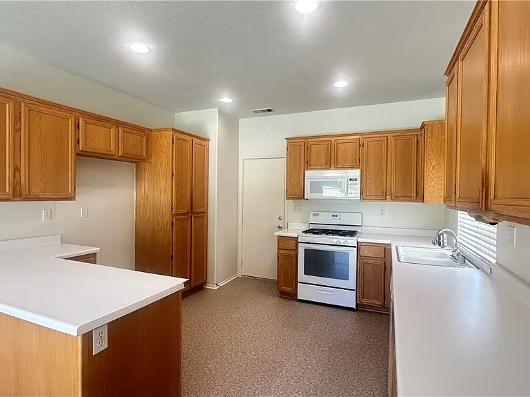 42558 Sparks Ct — Photo 5