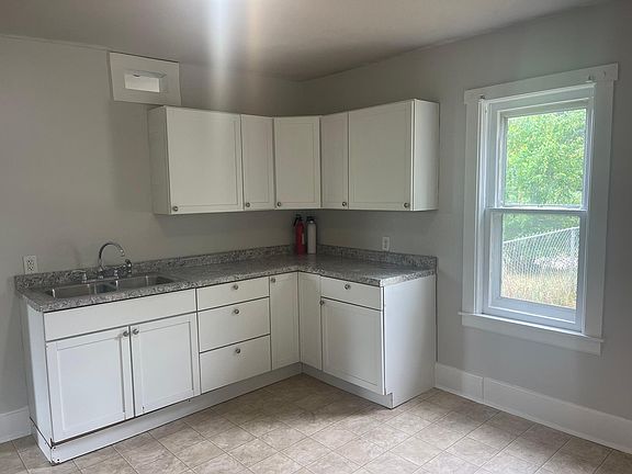 4th image of 508 Main St W