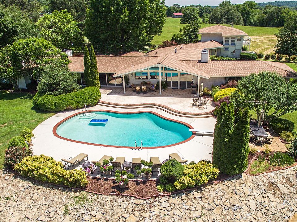 1st image of 1100 Haywood Hils Ln