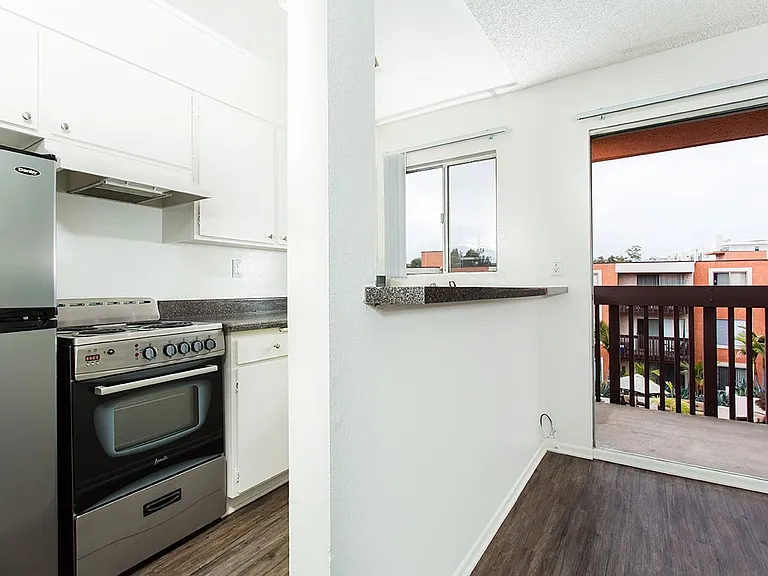 Westwood Villa — Photo 29