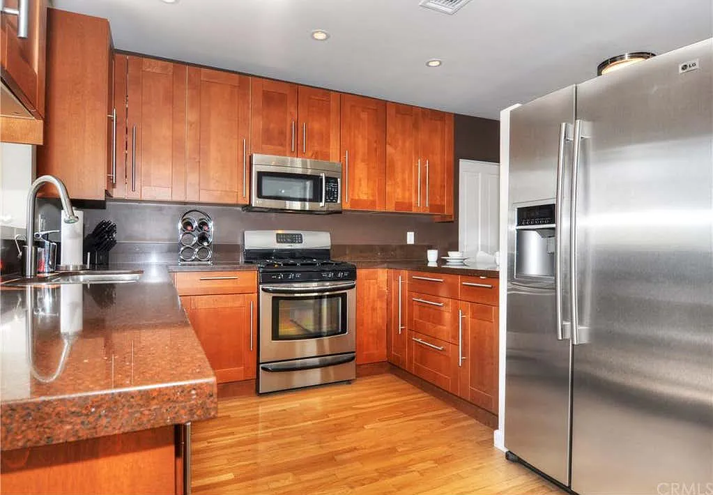 2 bed, 1231 sqft, $4,250 — Photo 3