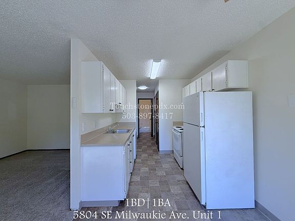 2nd image of 5804 SE Milwaukie Ave APT 1