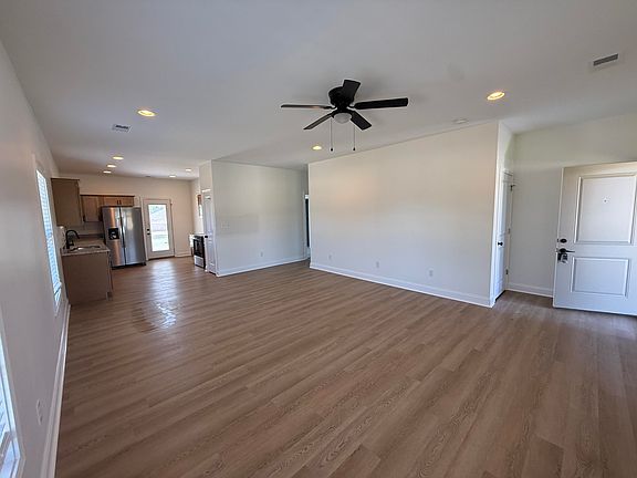 5th image of 110 Canter Dr