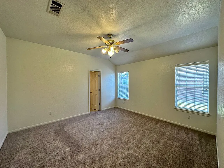 2208 Jay Dr — Photo 6