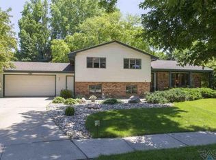 4104 S Chestnut Cir, Sioux Falls, SD 57103