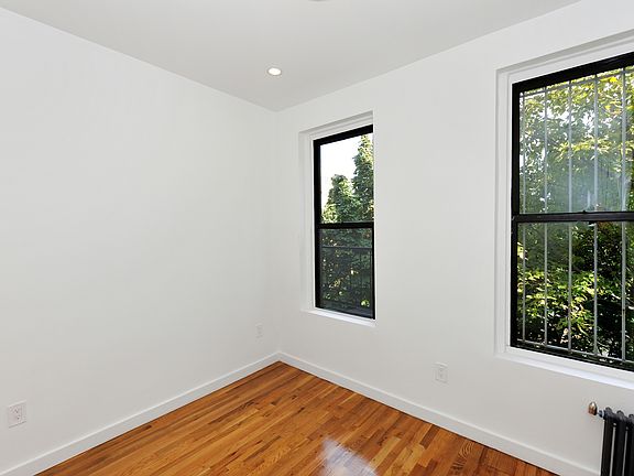 4th image of 192 6th Ave APT 6R