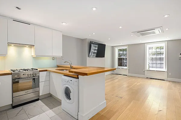 Rented by Dream Space Realty | media 10