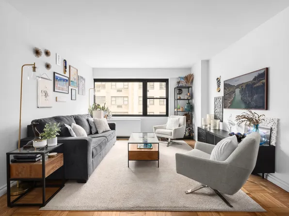 333 East 66th Street image 2 of 12