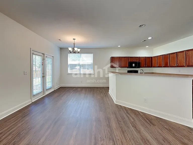 35 Border Ave — Photo 8