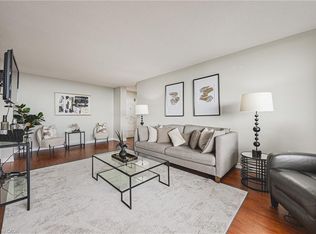 2055 Upper Middle Rd #1206, Burlington, ON L7P 3P4