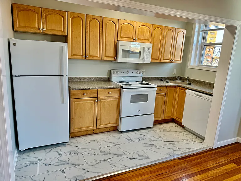 20 Huss Ct #404 — Photo 2