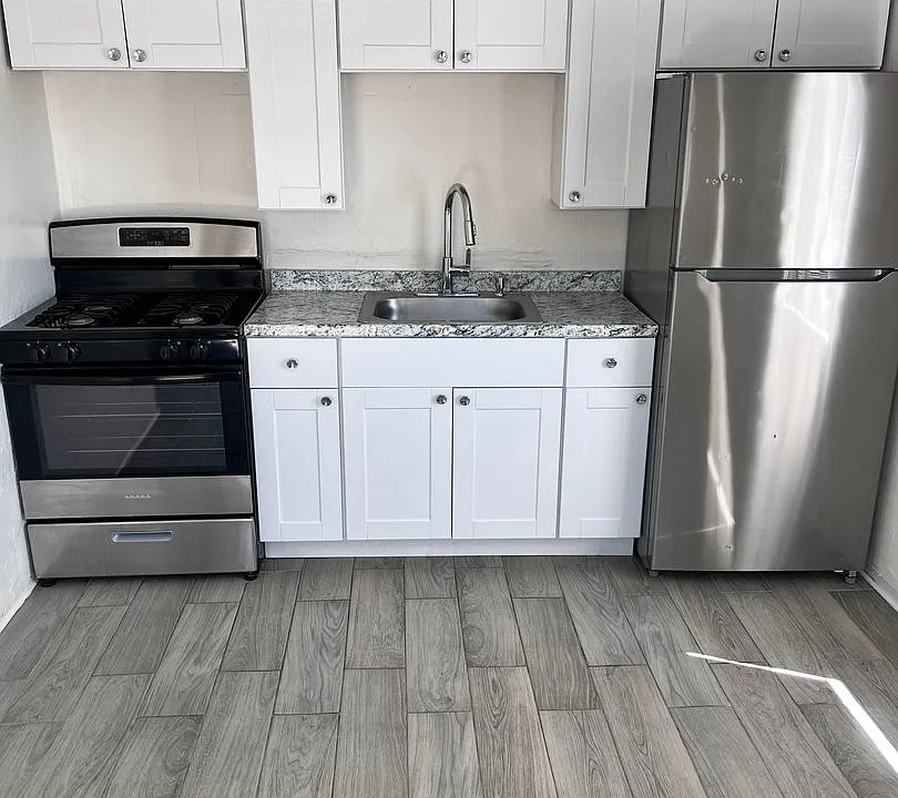 419-423 E 32nd St