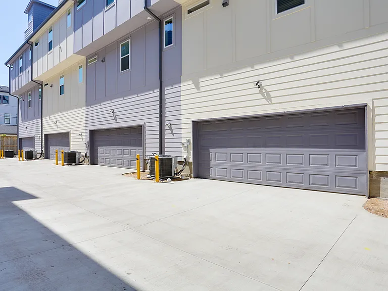 2805 Weisenberger St #503 — Photo 27