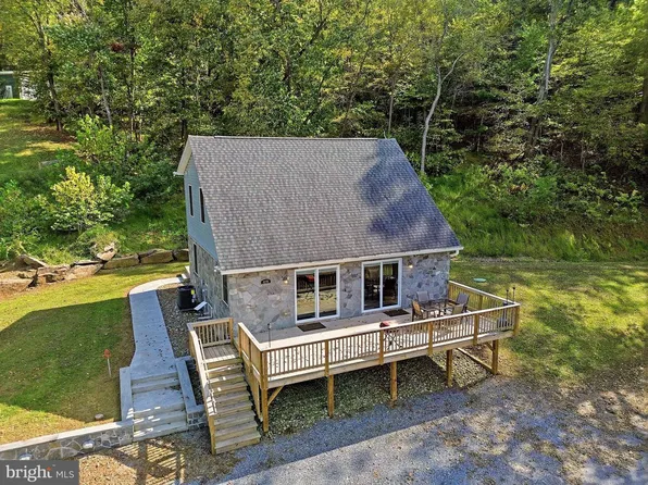 878 Wilt Rd, Charles Town, WV 25414