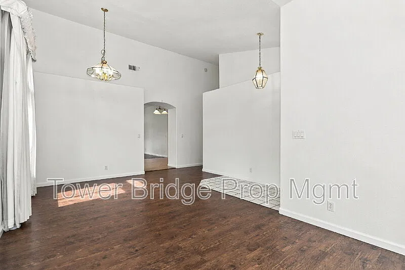 4 bed, 2.0 bath, 1769 sqft, $2,900 — Photo 3