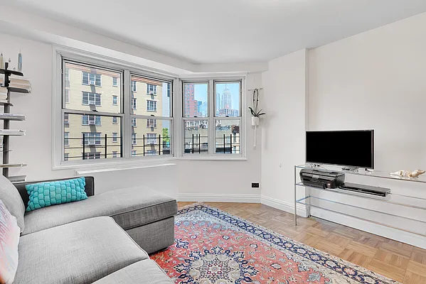 Sold by Modern Spaces | media 2